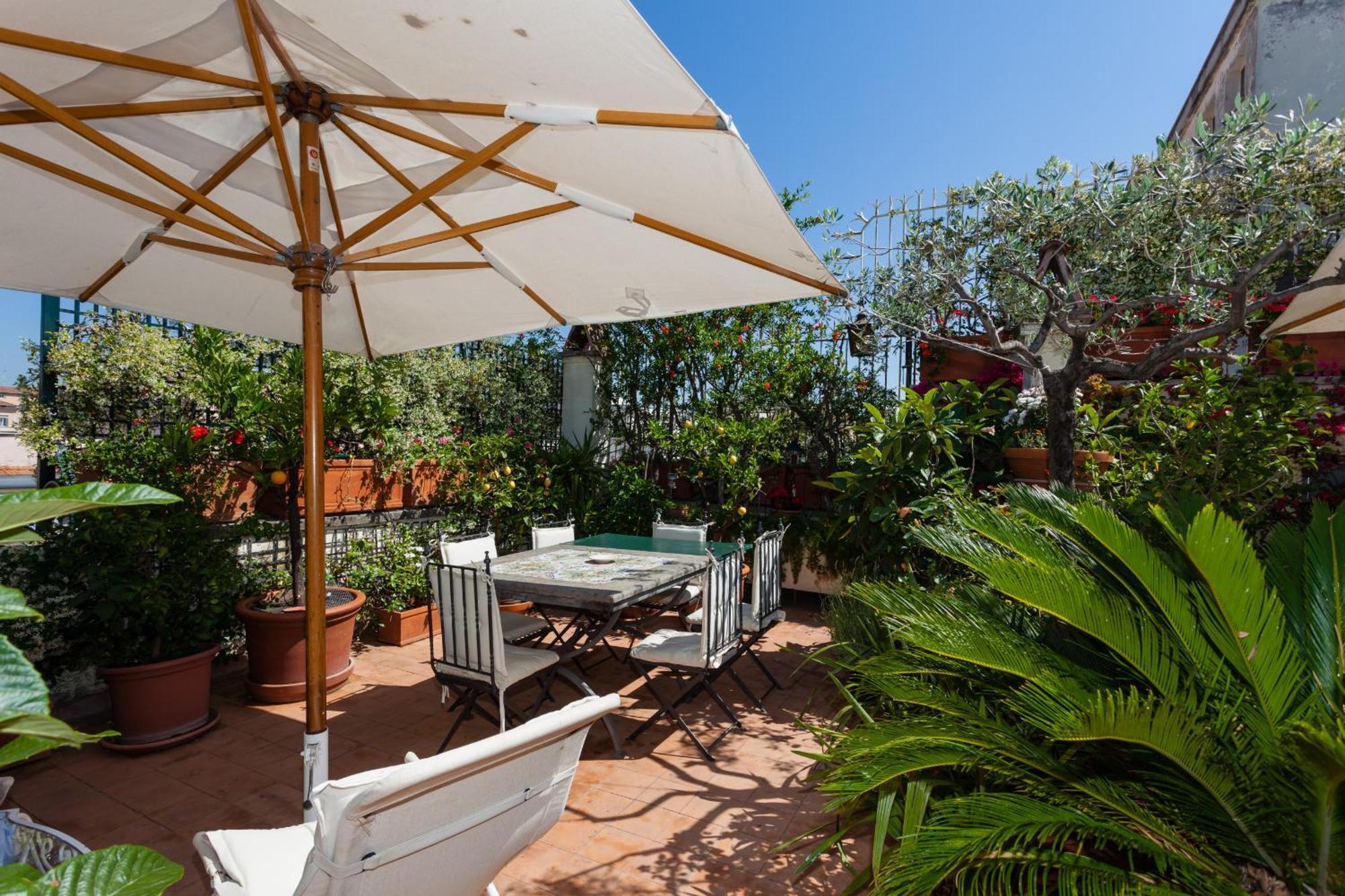 Apartment Treasurerome Daphne Terrace